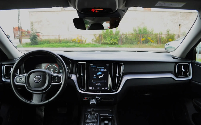 Volvo V60 cena 99900 przebieg: 105000, rok produkcji 2019 z Drezdenko małe 781